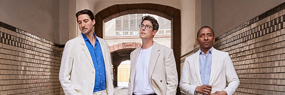 EJF: Artist / Programmkachel – Triosence (Foto: Gregor Hohenberg)